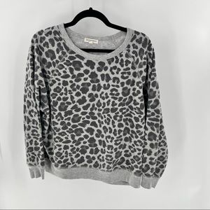 4/$25 Poly rayon blend leopard print in gray shirt size L